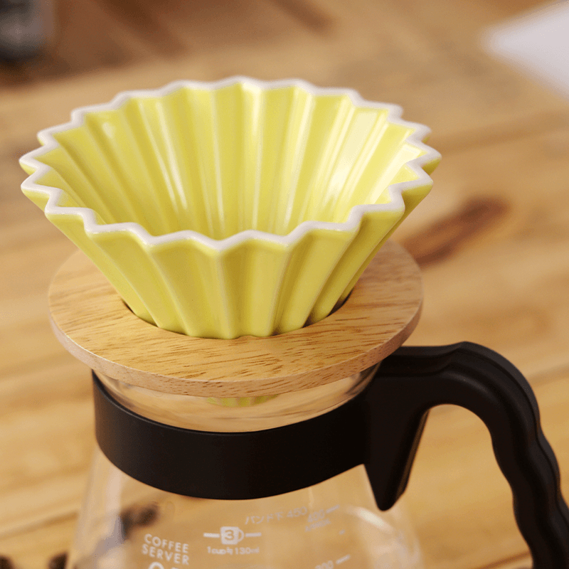Rippled Dripper with Wood Stand 1-2 cups (Yellow) - Curve Coffee Collaborators